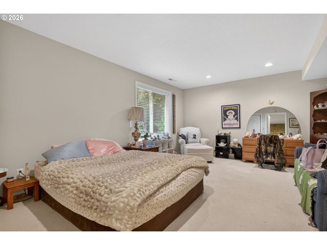 1925 Nw NORFOLK Ct, Portland, OR 97229