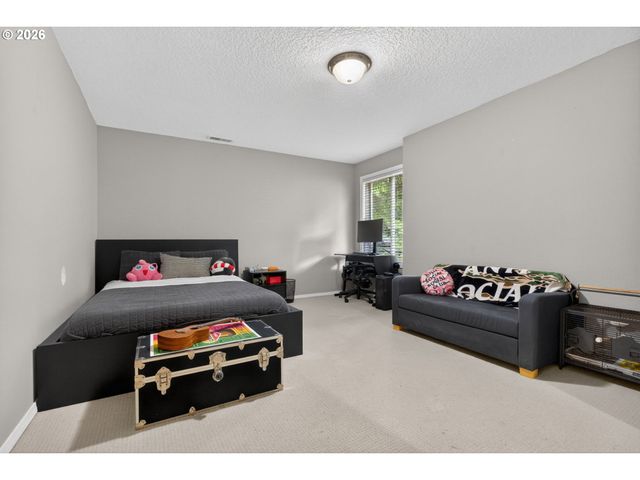 1925 Nw NORFOLK Ct, Portland, OR 97229