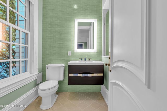 934 Navesink River Road, Rumson, NJ 07760