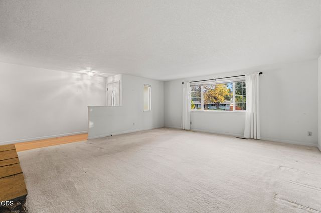 61568 Newberry Drive, Bend, OR 97702