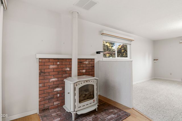61568 Newberry Drive, Bend, OR 97702