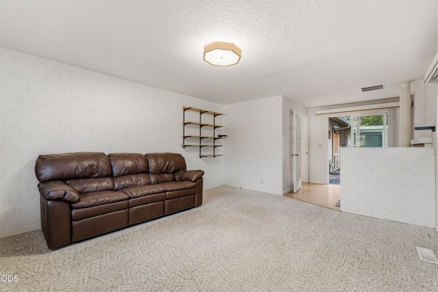 61568 Newberry Drive, Bend, OR 97702