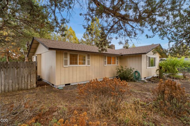 61568 Newberry Drive, Bend, OR 97702