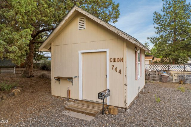 61568 Newberry Drive, Bend, OR 97702