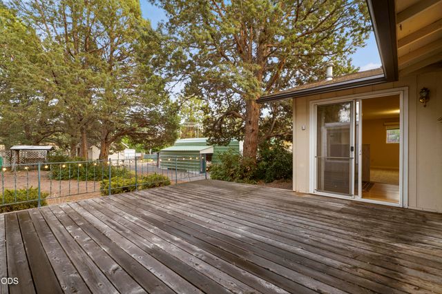 61568 Newberry Drive, Bend, OR 97702