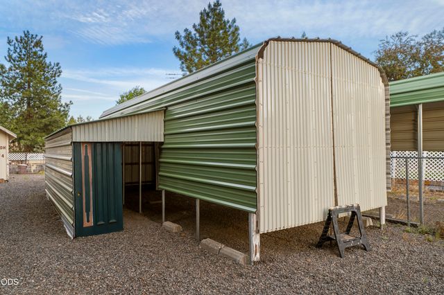 61568 Newberry Drive, Bend, OR 97702