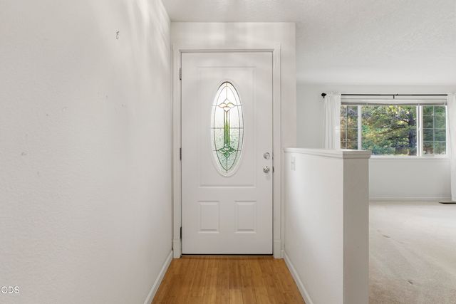 61568 Newberry Drive, Bend, OR 97702
