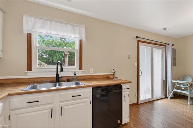 2510 Meadows LNDG, Chesapeake, VA 23321
