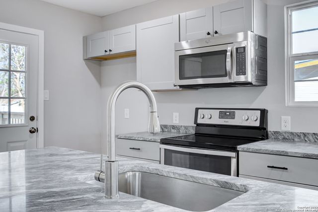 1531 W French, San Antonio, TX 78201