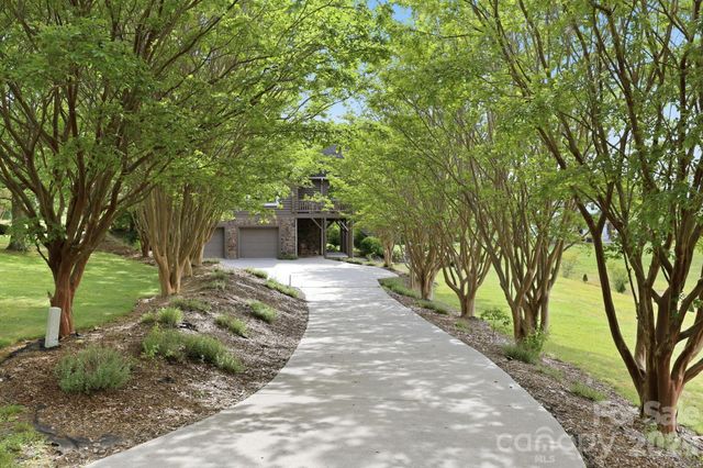 112 Sunny Morning Court, Hendersonville, NC 28792