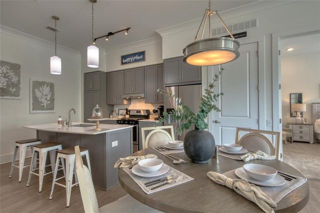 1180 Canton Street 2B2, Roswell, GA 30075