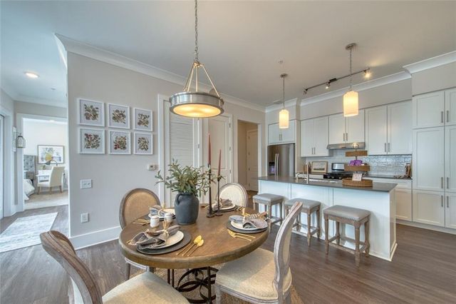 1180 Canton Street 2B2, Roswell, GA 30075