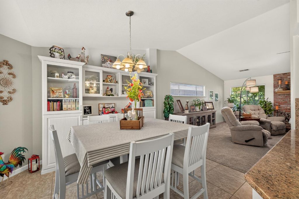 Image 12 of property listing at 2395 Stephanie Lane, Selma, CA 93662