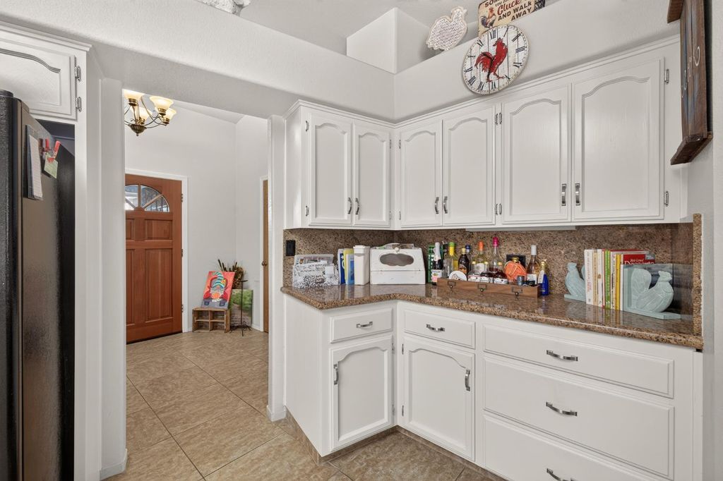 Image 17 of property listing at 2395 Stephanie Lane, Selma, CA 93662
