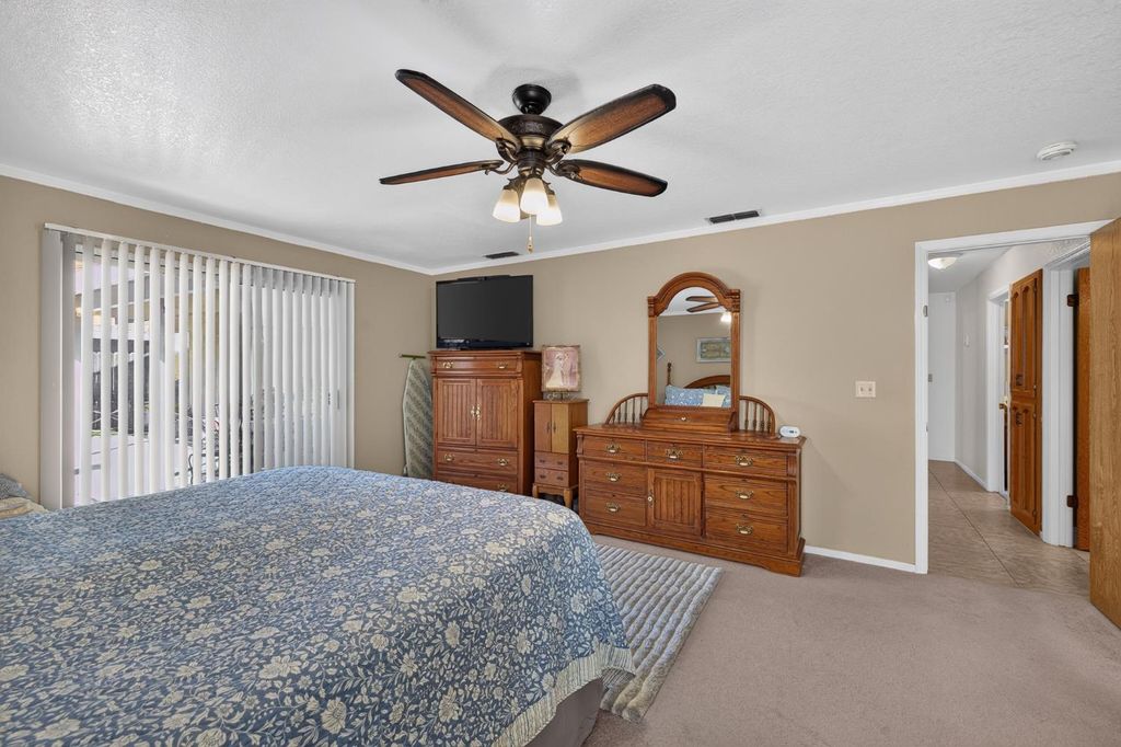Image 18 of property listing at 2395 Stephanie Lane, Selma, CA 93662