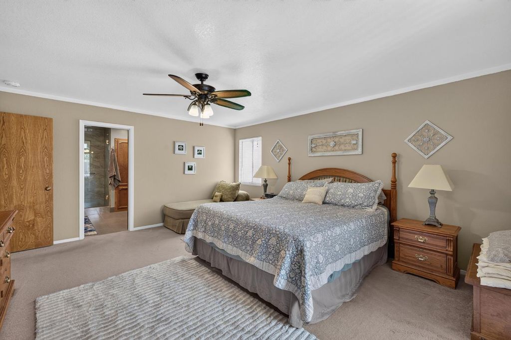 Image 20 of property listing at 2395 Stephanie Lane, Selma, CA 93662