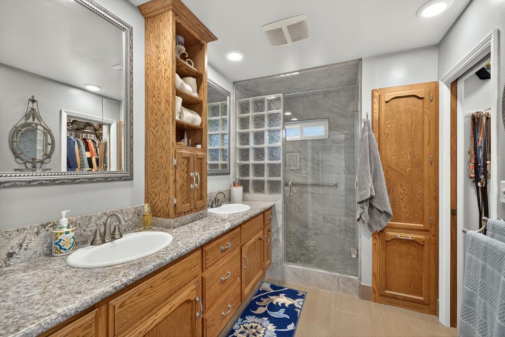 Image 22 of property listing at 2395 Stephanie Lane, Selma, CA 93662
