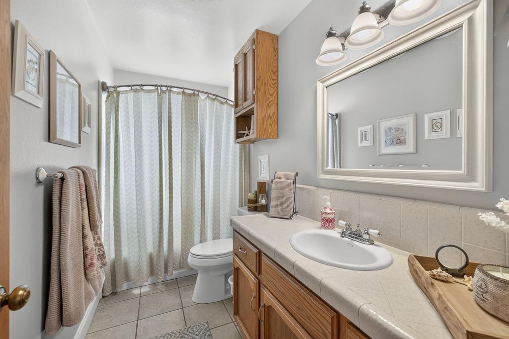 Image 26 of property listing at 2395 Stephanie Lane, Selma, CA 93662