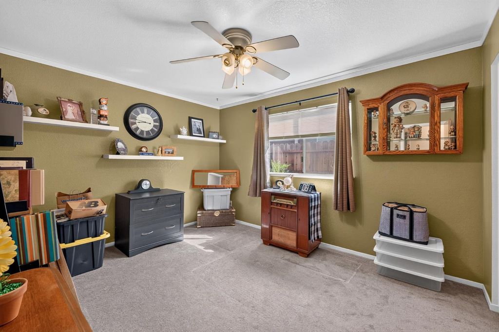 Image 27 of property listing at 2395 Stephanie Lane, Selma, CA 93662