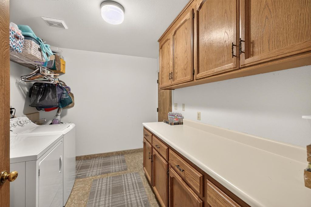 Image 28 of property listing at 2395 Stephanie Lane, Selma, CA 93662