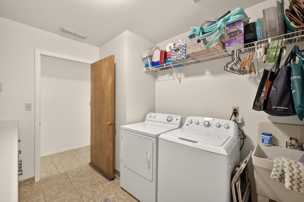 Image 30 of property listing at 2395 Stephanie Lane, Selma, CA 93662