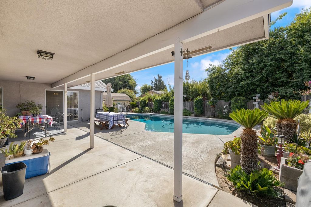 Image 31 of property listing at 2395 Stephanie Lane, Selma, CA 93662