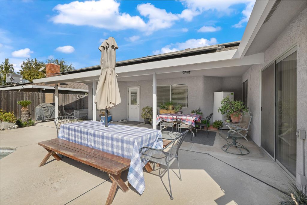 Image 32 of property listing at 2395 Stephanie Lane, Selma, CA 93662