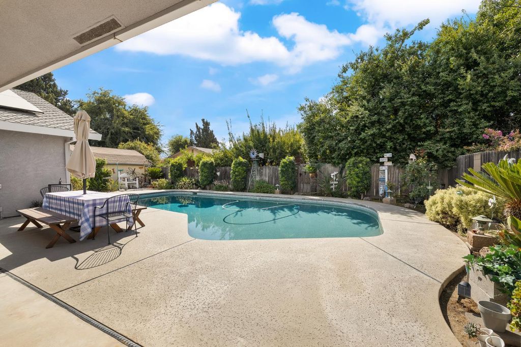 Image 34 of property listing at 2395 Stephanie Lane, Selma, CA 93662
