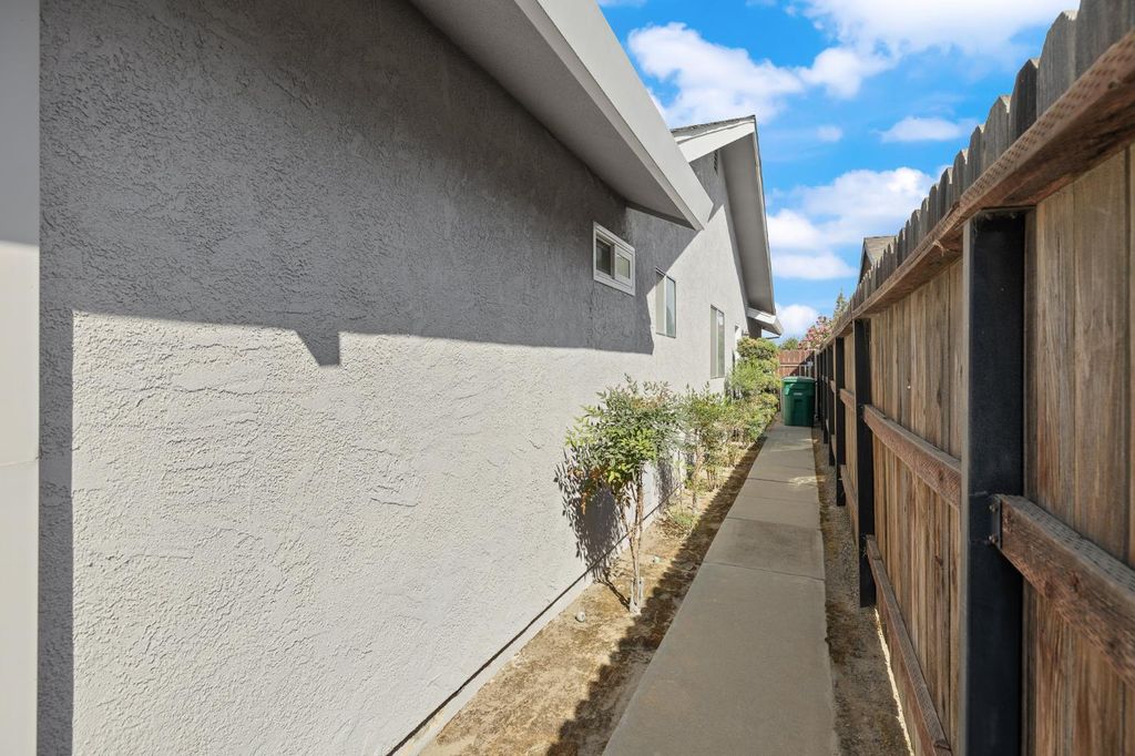 Image 39 of property listing at 2395 Stephanie Lane, Selma, CA 93662