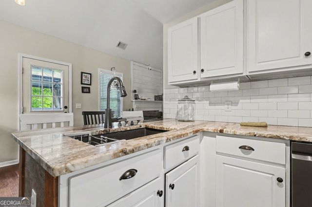 15 Indian Valley Way, Rydal, GA 30171