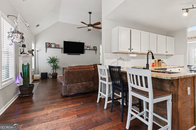 15 Indian Valley Way, Rydal, GA 30171
