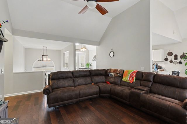15 Indian Valley Way, Rydal, GA 30171