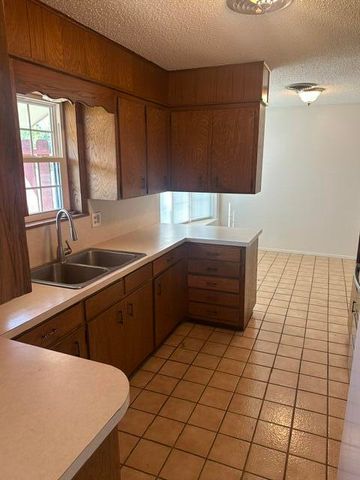 3909 Robin Hood Trail, San Angelo, TX 76901