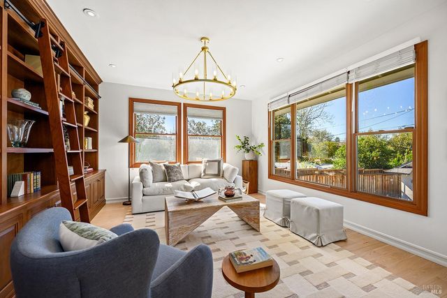 735 Johnson St, Healdsburg, CA 95448