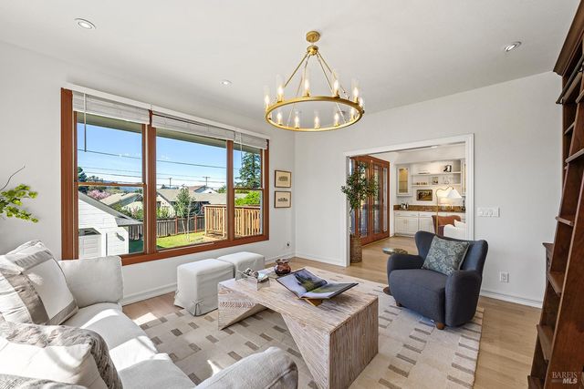 735 Johnson St, Healdsburg, CA 95448