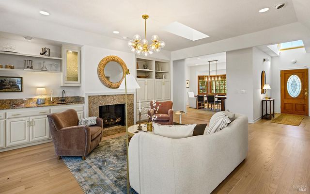 735 Johnson St, Healdsburg, CA 95448