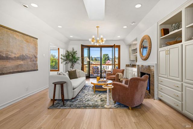 735 Johnson St, Healdsburg, CA 95448