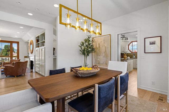 735 Johnson St, Healdsburg, CA 95448