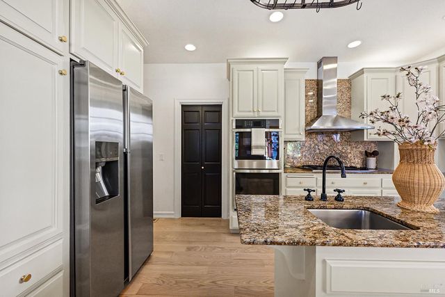 735 Johnson St, Healdsburg, CA 95448