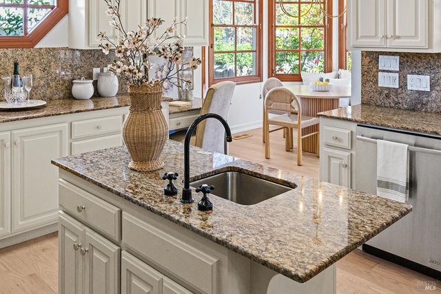 735 Johnson St, Healdsburg, CA 95448