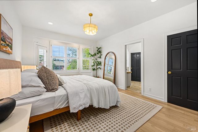 735 Johnson St, Healdsburg, CA 95448