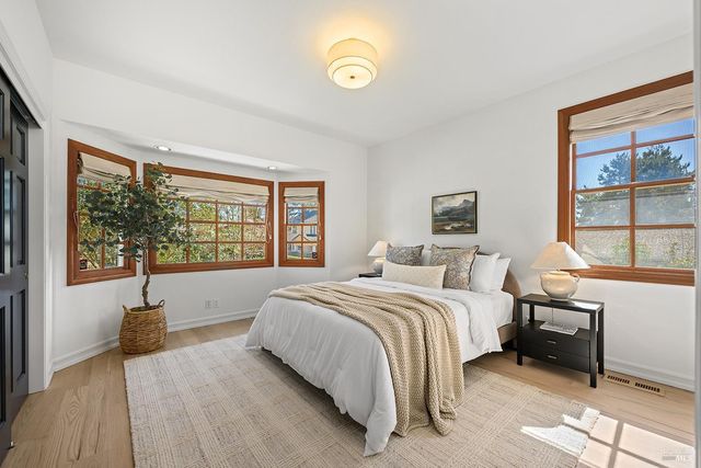 735 Johnson St, Healdsburg, CA 95448