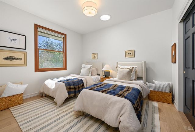 735 Johnson St, Healdsburg, CA 95448