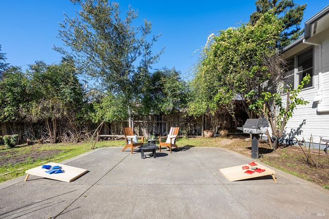 735 Johnson St, Healdsburg, CA 95448