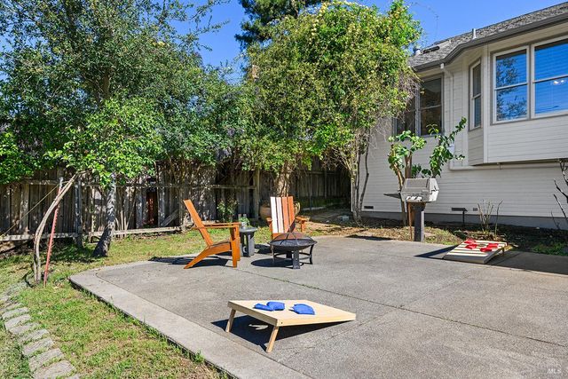 735 Johnson St, Healdsburg, CA 95448