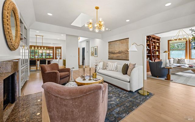 735 Johnson St, Healdsburg, CA 95448