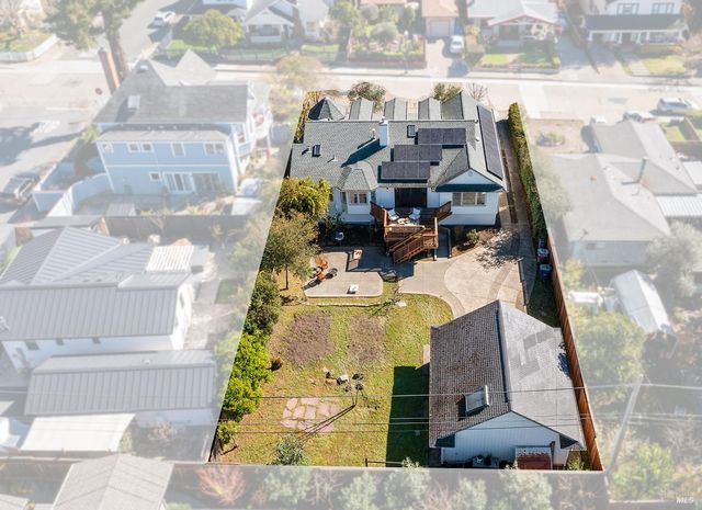 735 Johnson St, Healdsburg, CA 95448