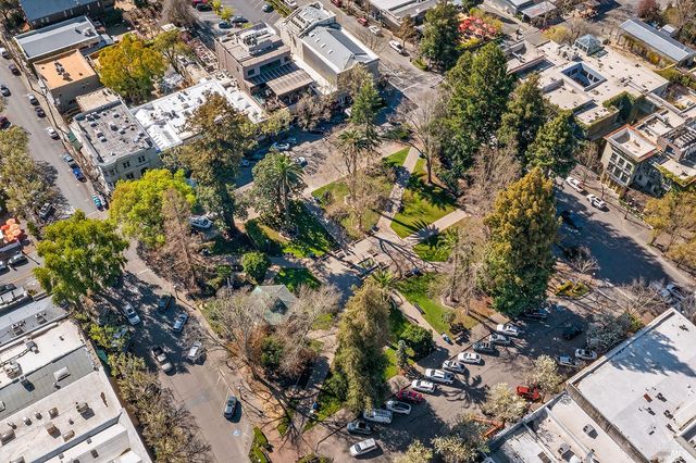 735 Johnson St, Healdsburg, CA 95448