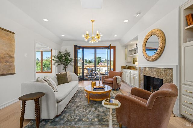 735 Johnson St, Healdsburg, CA 95448