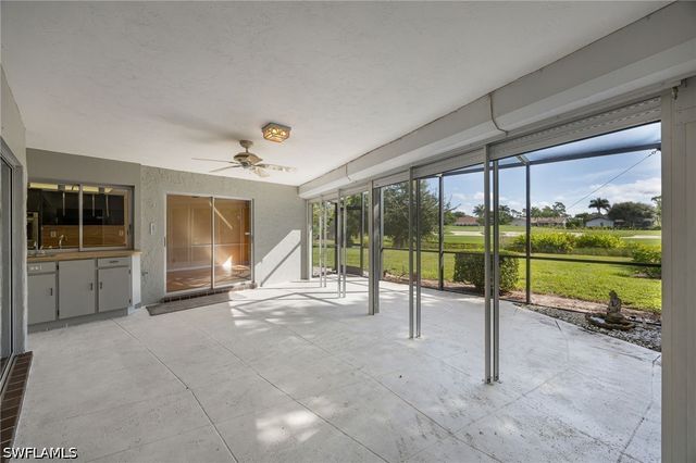 379 Torrey Pines PT, Naples, FL 34113